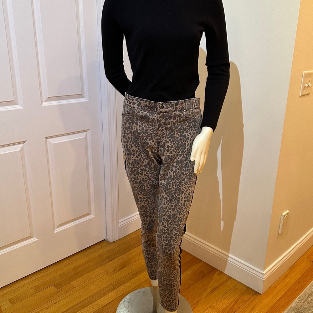 Anna & Ava Leopard Print Jeggings - Black and Brown